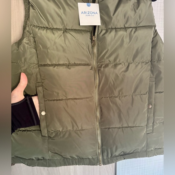 Arizona Jean Co. | Women’s Puffer Vest Detachable Hood| Size M - Picture 4 of 10